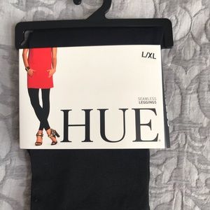 Hue Seamless Black Leggings.